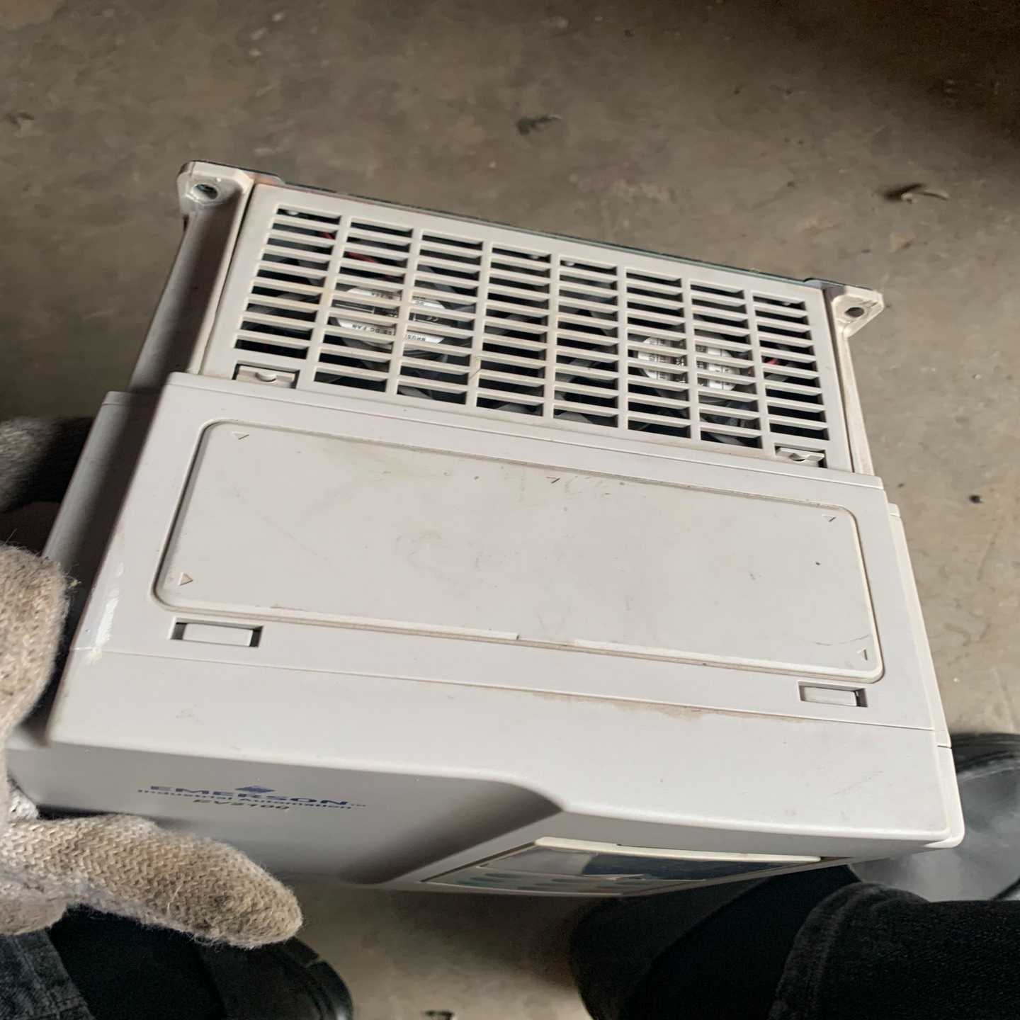 爱默生变频器 11kw 成色九成新 功能 (通通配件）