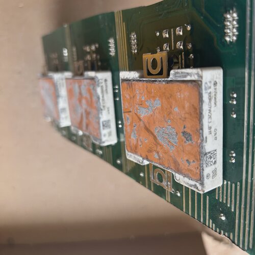 询-英飞凌IGBT驱动板120KDH3板板面有氧化实物
