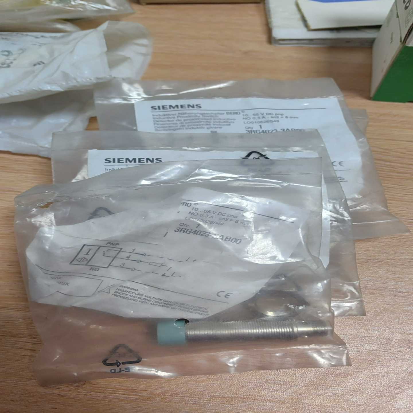 未开封传感器3RG4023-3AB00未开封4袋开询价