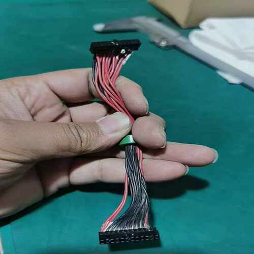 咨询-24P双头排线，红黑双色线身，未用过。接口完整，线材粗壮
