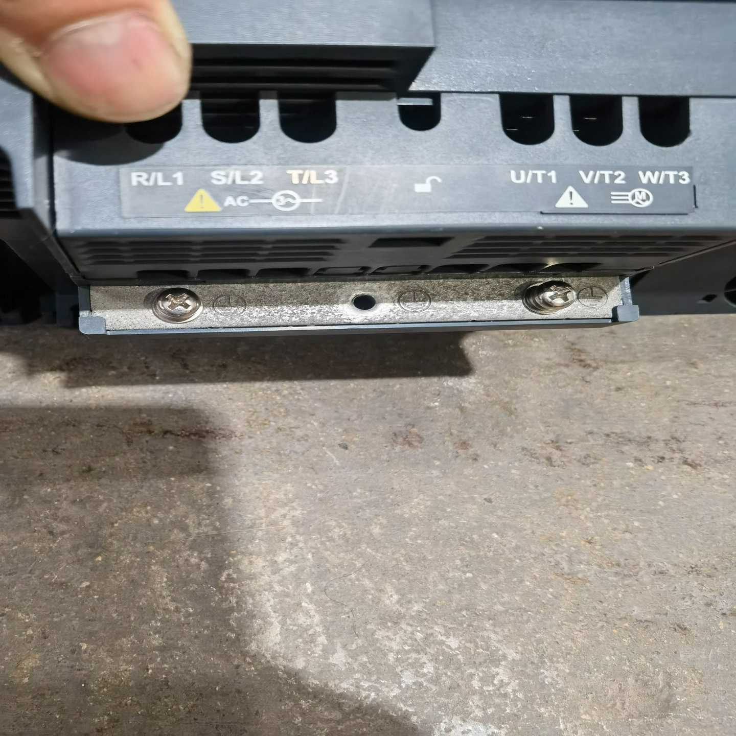 议价东芝VF-nC3C变频器5.5KW，拆机成色如图实物拍摄功能