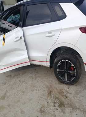 20年比亚迪E2拆车件，白色车身，前部有碰撞，内饰有使用痕迹--议