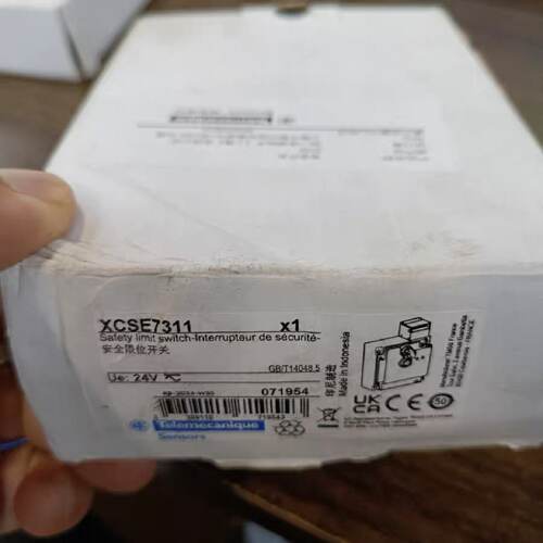 议价XCSE7311全新施耐德安全极限开关24V AC