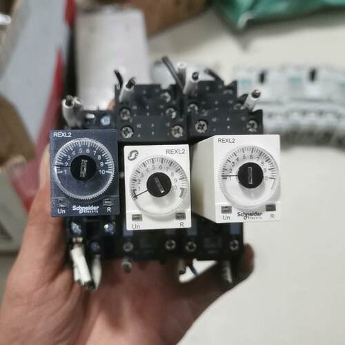 【议价】Schneider 时间继电器 REXL2TMP7三个适用378