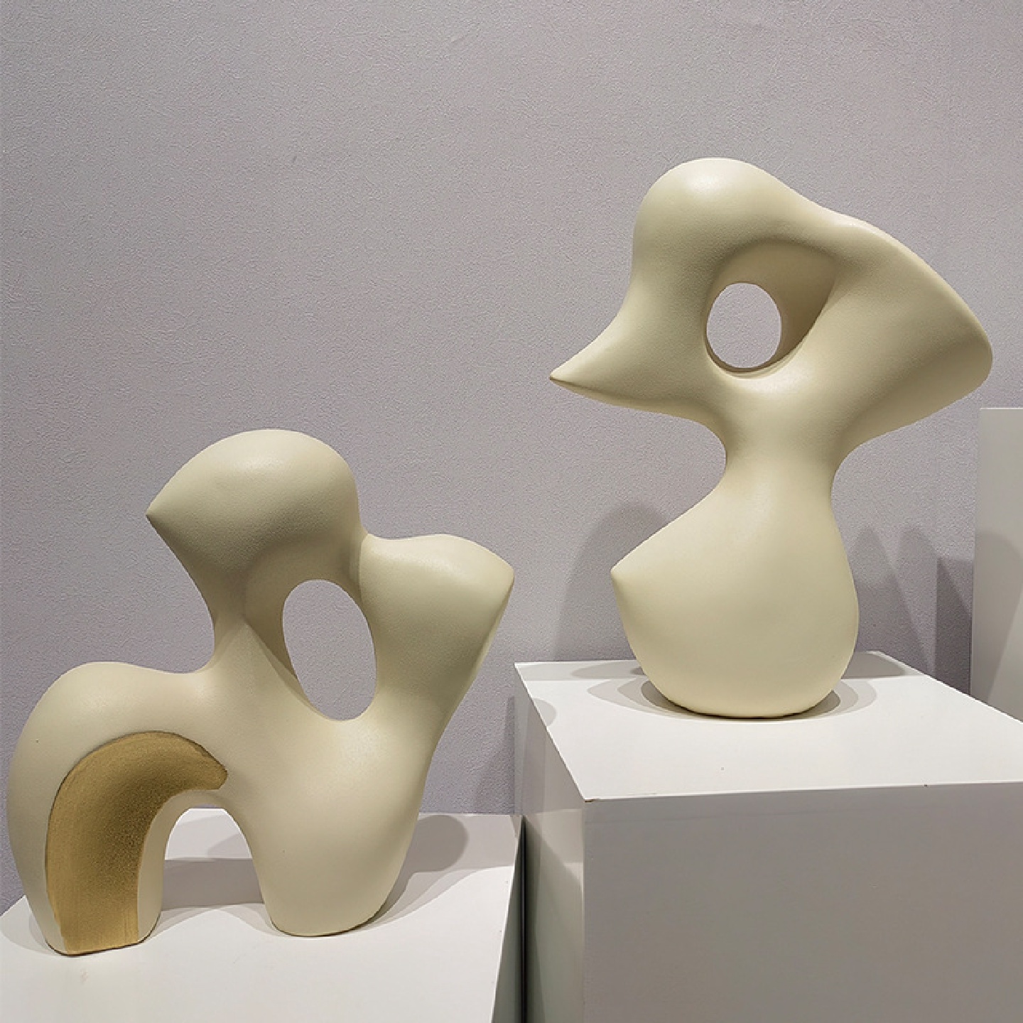 简约现代米黄树脂抽象摆件样板间售楼处客厅餐桌创意花器软装饰品