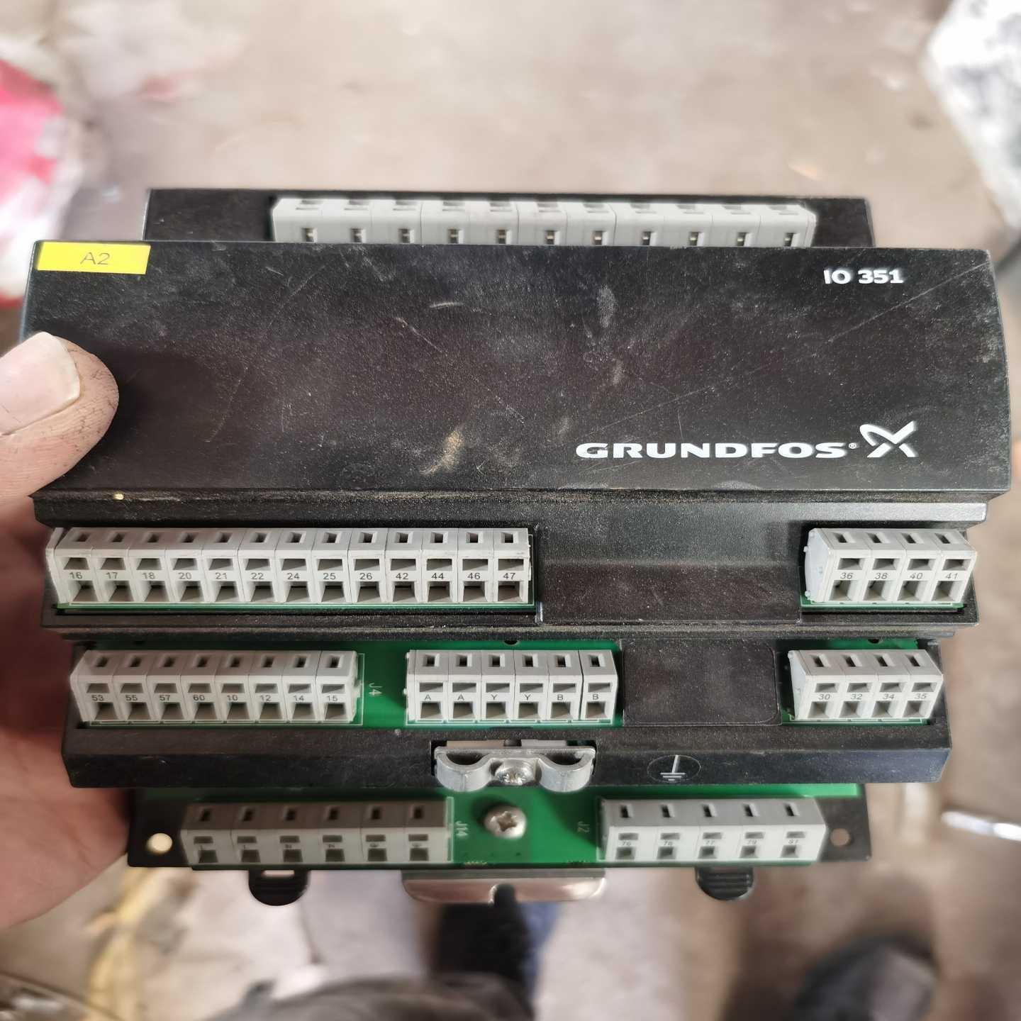 格兰富PLC格兰富控制器，GRUNDFOS，两台，外观成-议价