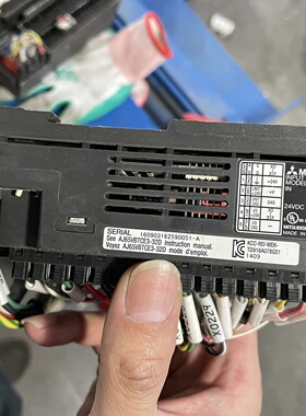 三菱接线模块aj65vbtce332d其中一条有磕碰见图