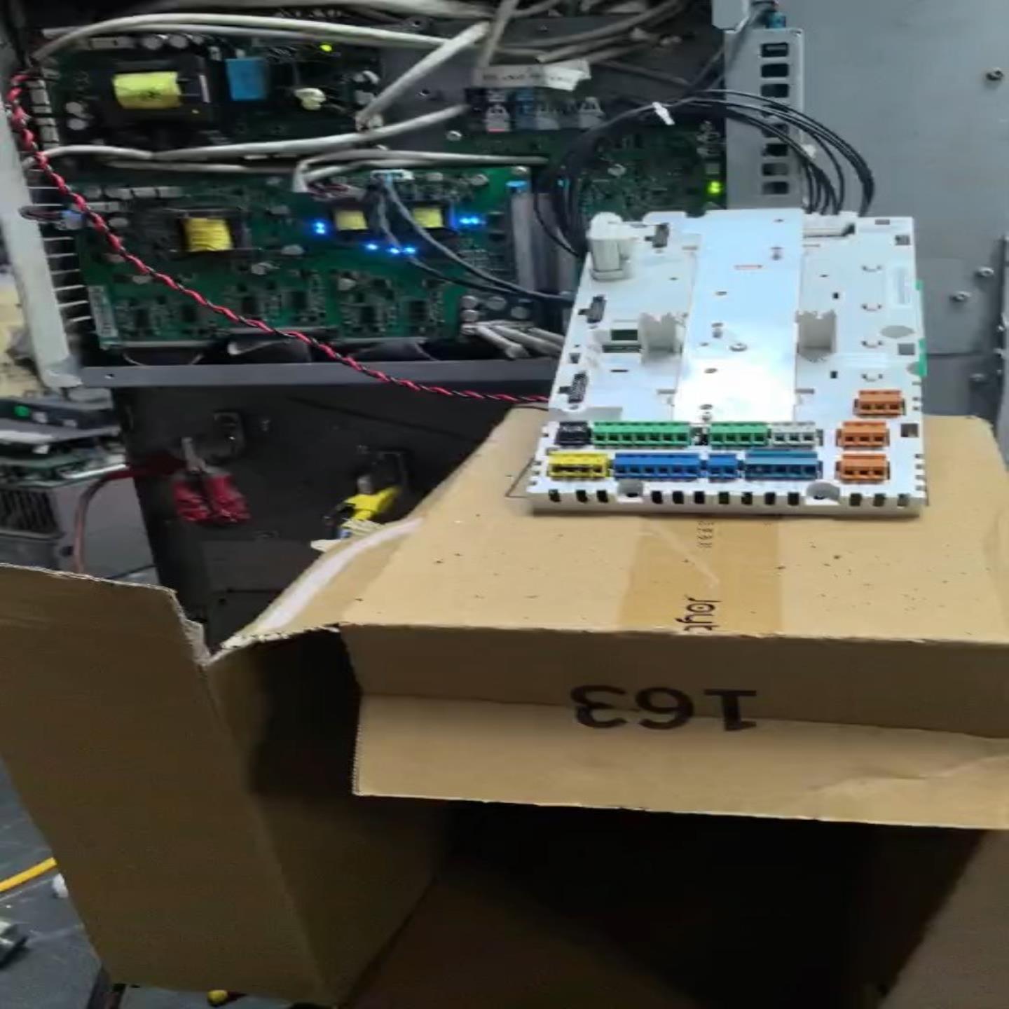 ABB变频器ACS880-04-585A-3保证质量（电子设备）