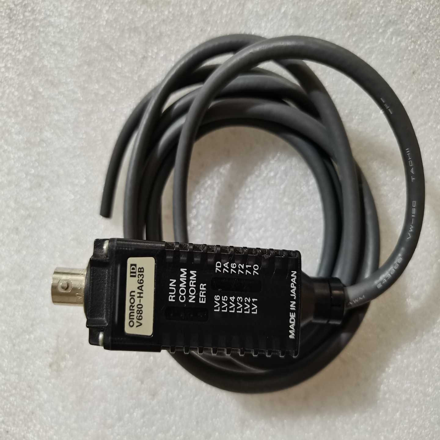 欧姆龙V680-HA63B二手原装，实物拍摄。线长1.-议价