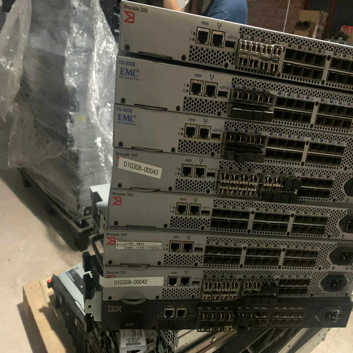 brocade/博科300 8GB 交换机    现货10台
