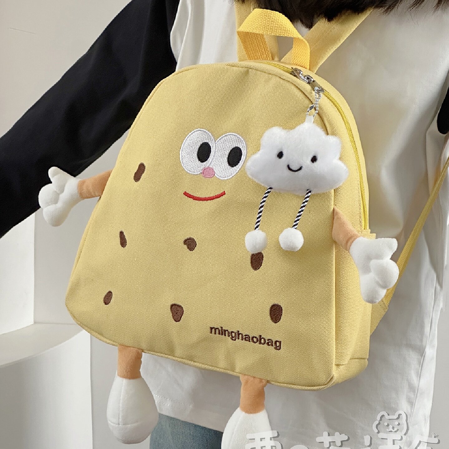 卡通可爱双肩包女学生少女风轻便休闲旅行背包饼干造型书包