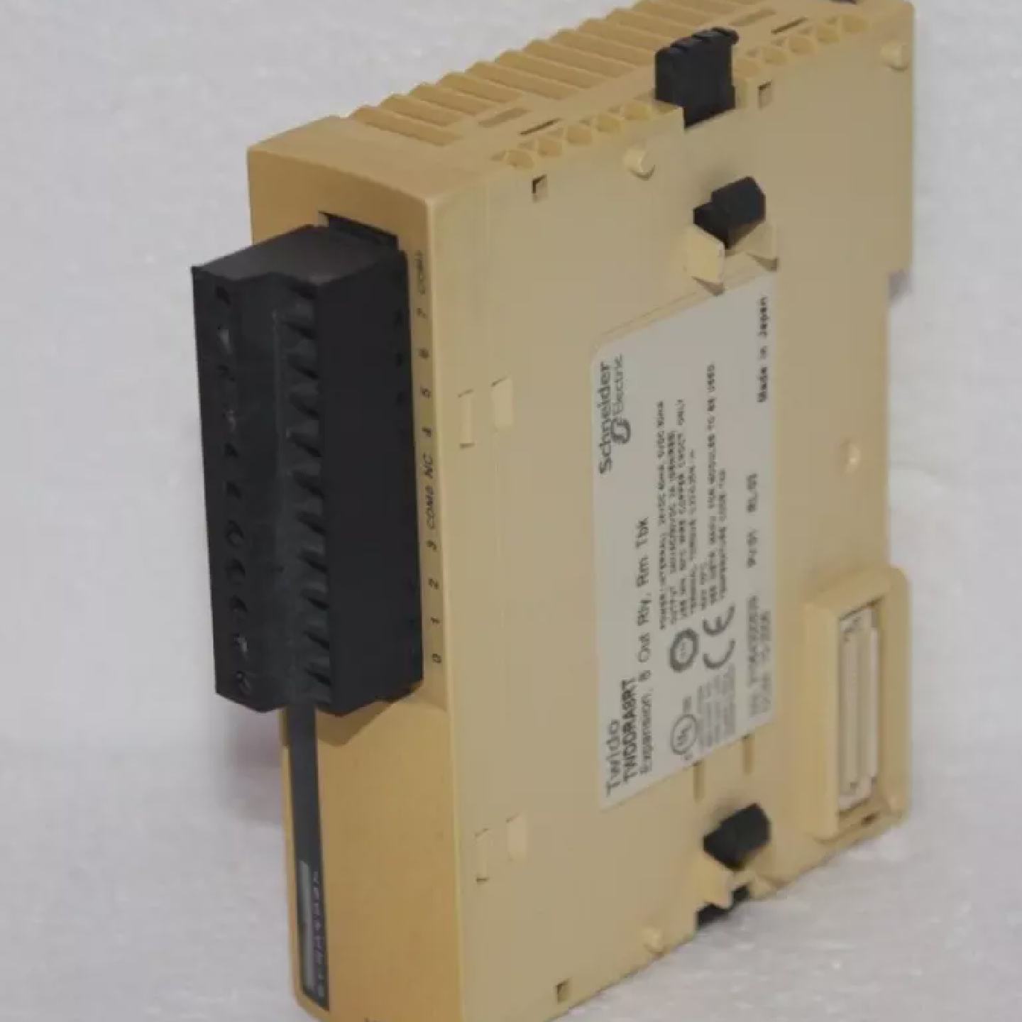 Schneider TWDDRA8RT Discrete Output Module Twido  8 Outputs - 实物图