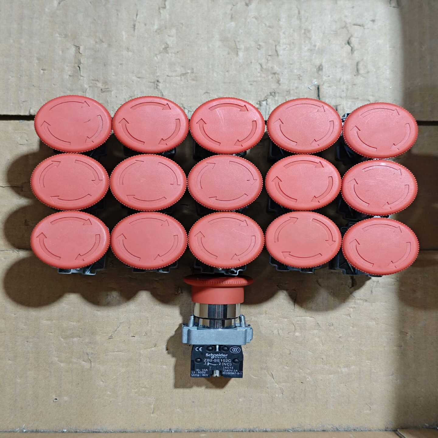 议价施耐德XB2BS542C急停按钮二手原装正品拆机装柜充