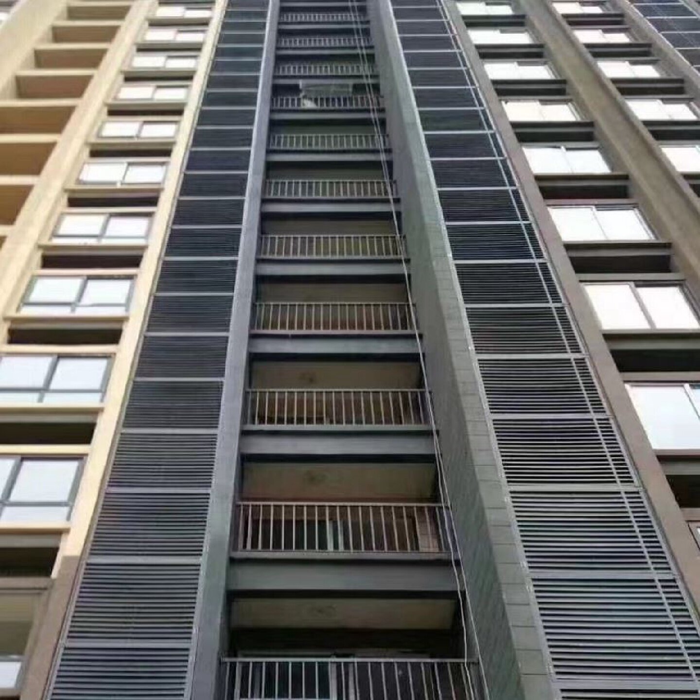 铝合金百叶窗室外防雨防晒空调保护罩通风口厂家定制空调格栅护栏
