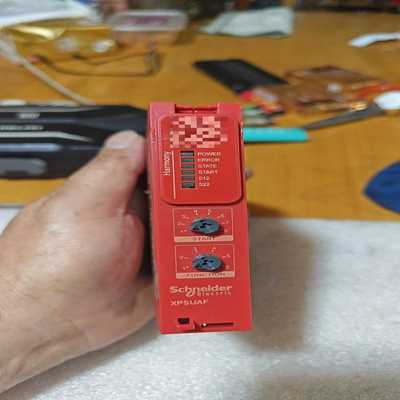 施耐德-安全继电器XPSUAF13AP，现货实拍图，成色如图--议价商品