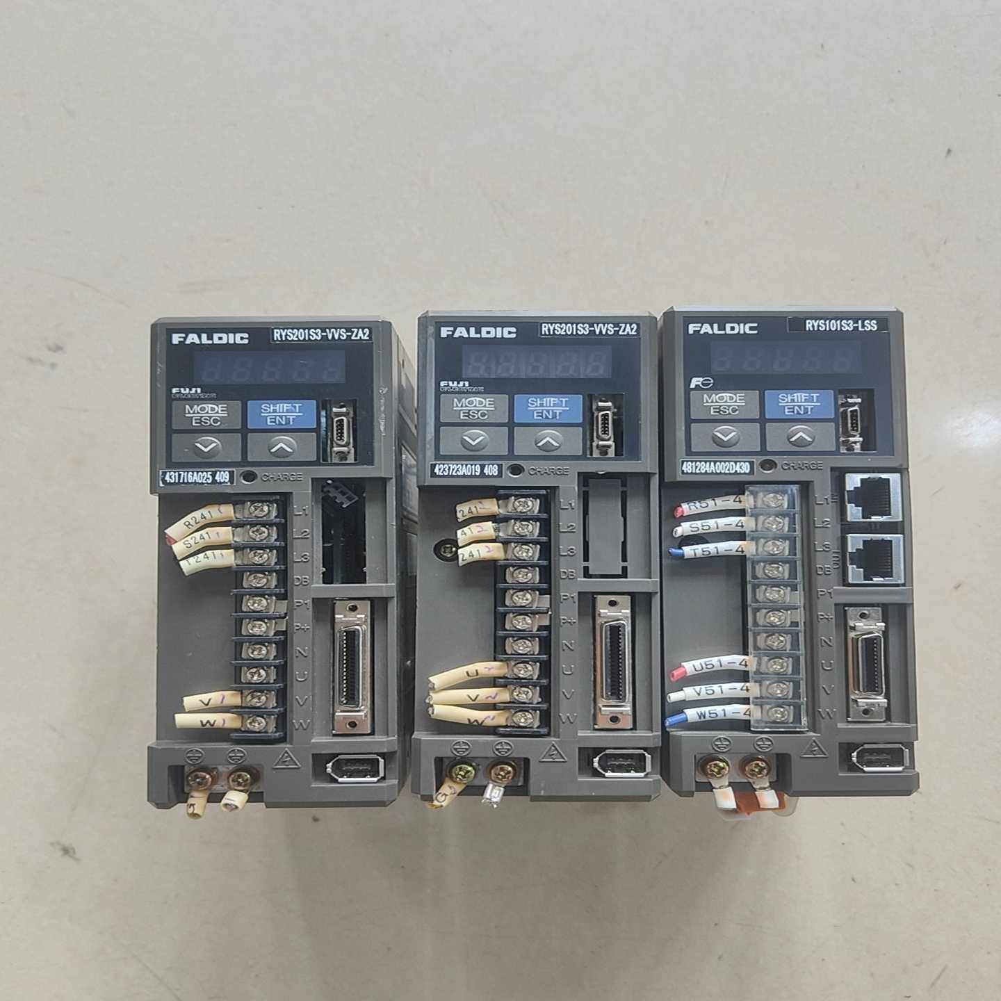 富士伺服驱动器RYS201S3-VVS-ZA2和RYS101--议价商品