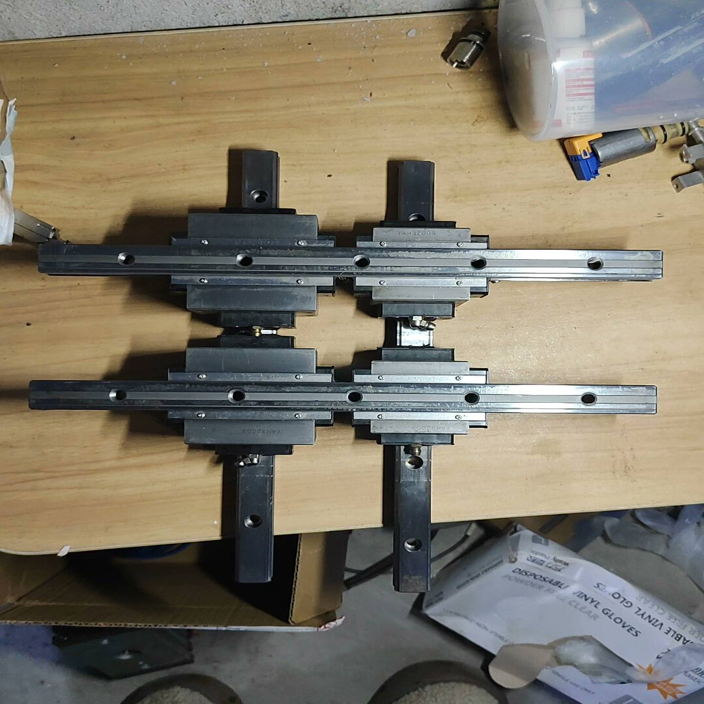 THKHSR20十字滑块，井字导轨，有两套，单号价格135询价