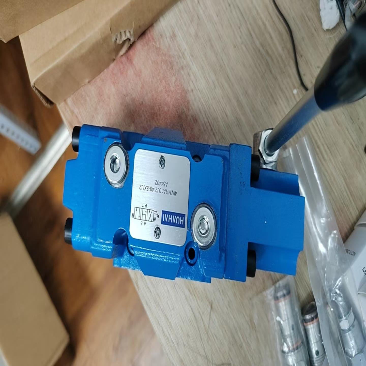 4WMRA10J2-40-3XJ2DG17V-7-2C-1-10-JA-S9B4WMM10W31-4XJS086