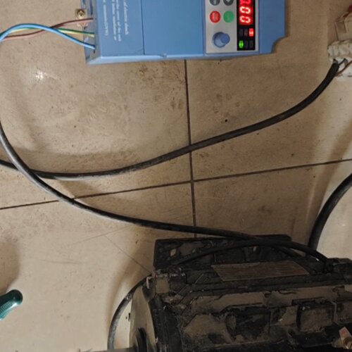寻I拆机安邦信变频器AM1001R5G2R2PT3