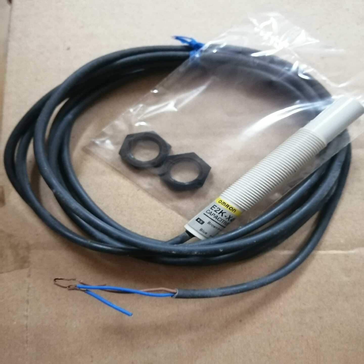 询价欧姆龙电容式传感器E2K-X4MY1正品全新积压货没有包装数