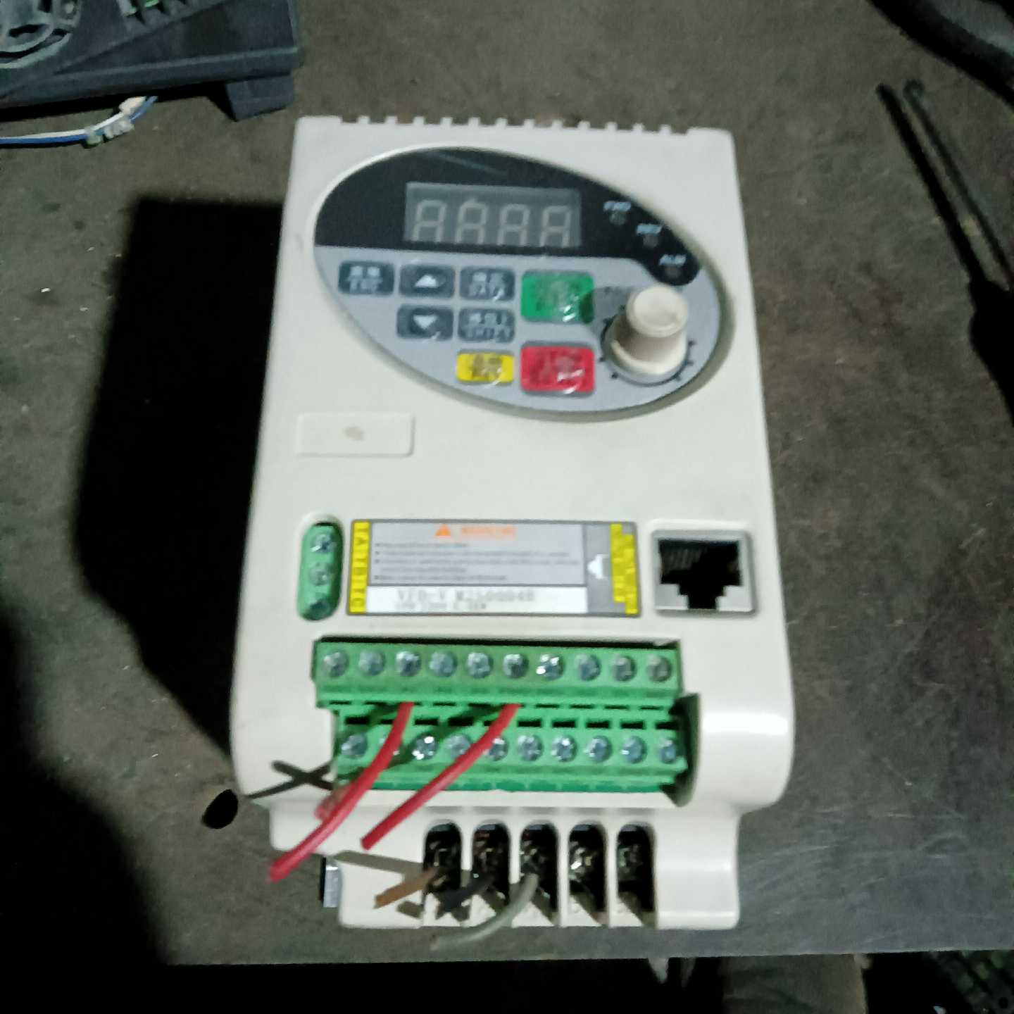 0.4KW变频器VFD-V2S0004B一台成色不询价