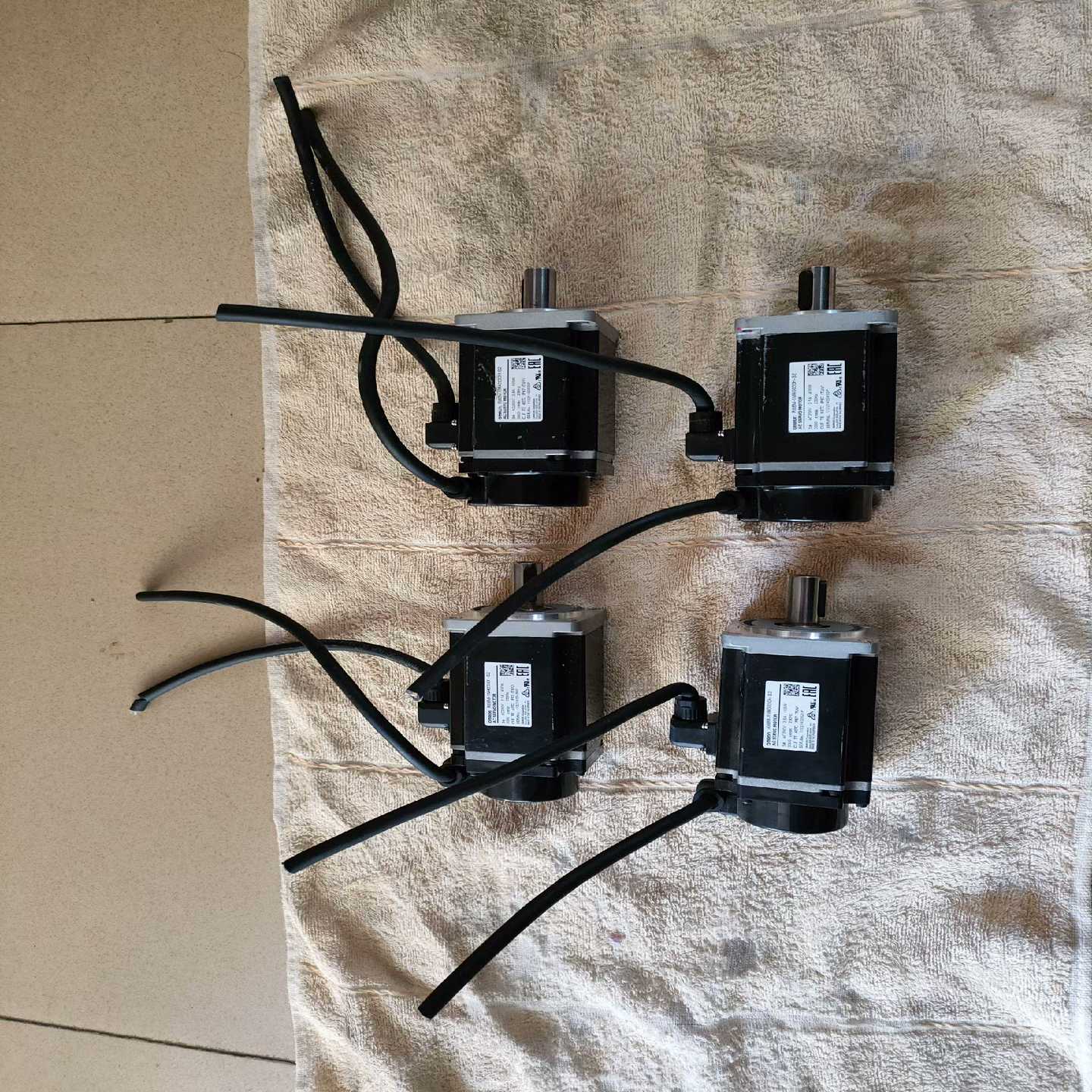 OMRON欧姆龙400W伺服电机，型号R88M-1M4003-议价