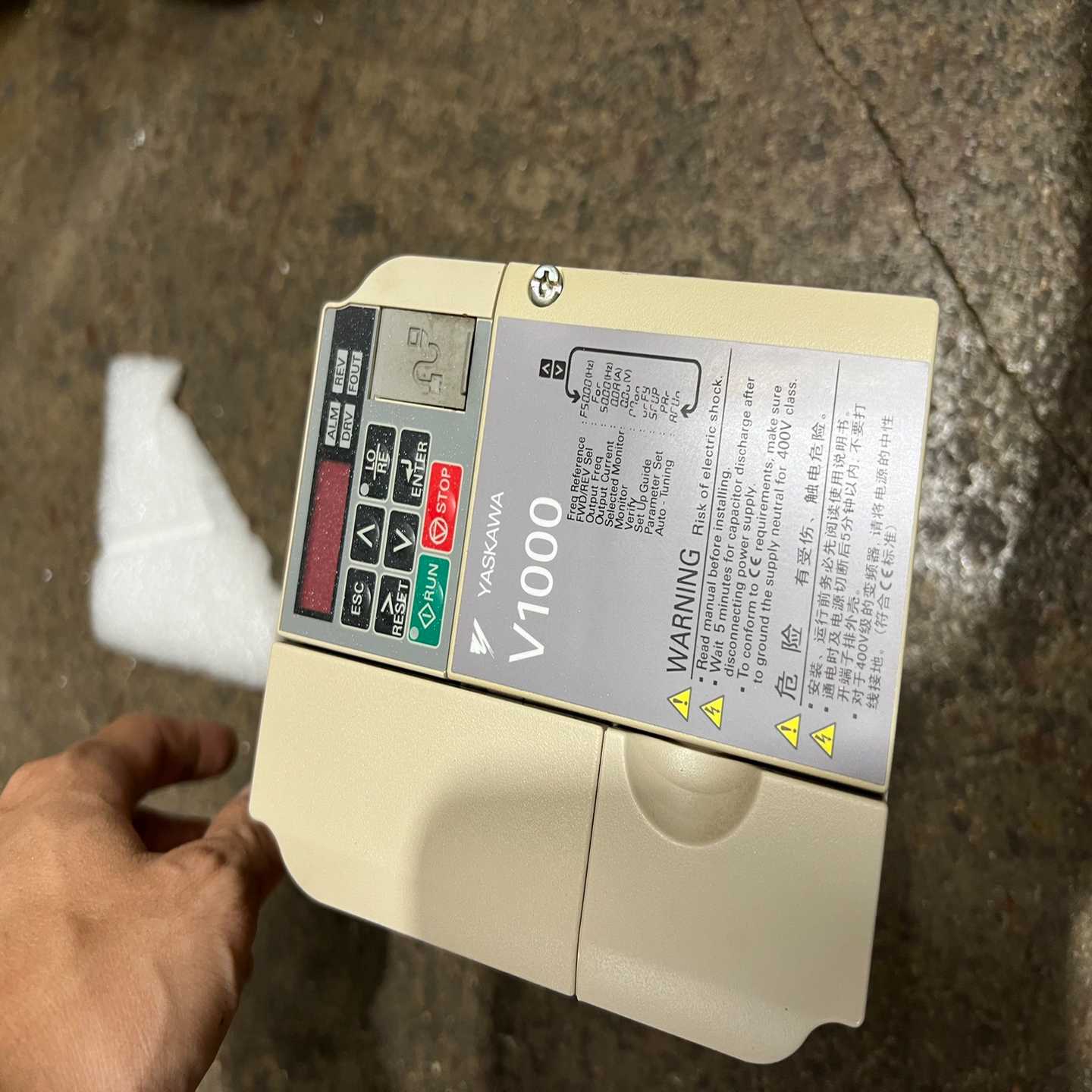 询价安川V1000变频器2.2KW，，没修，喜欢