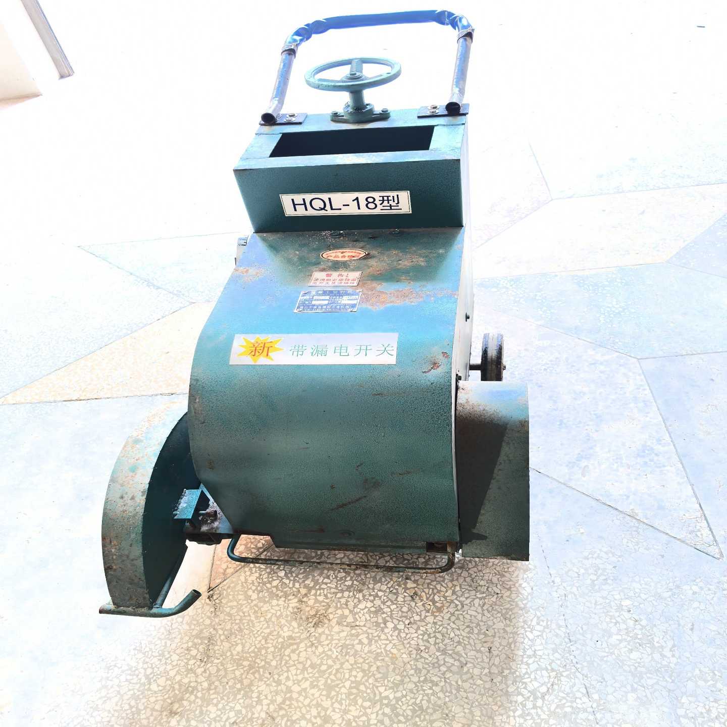 询价全新HQL-18型电动路面切割机，混凝土和沥青路面都能切。工