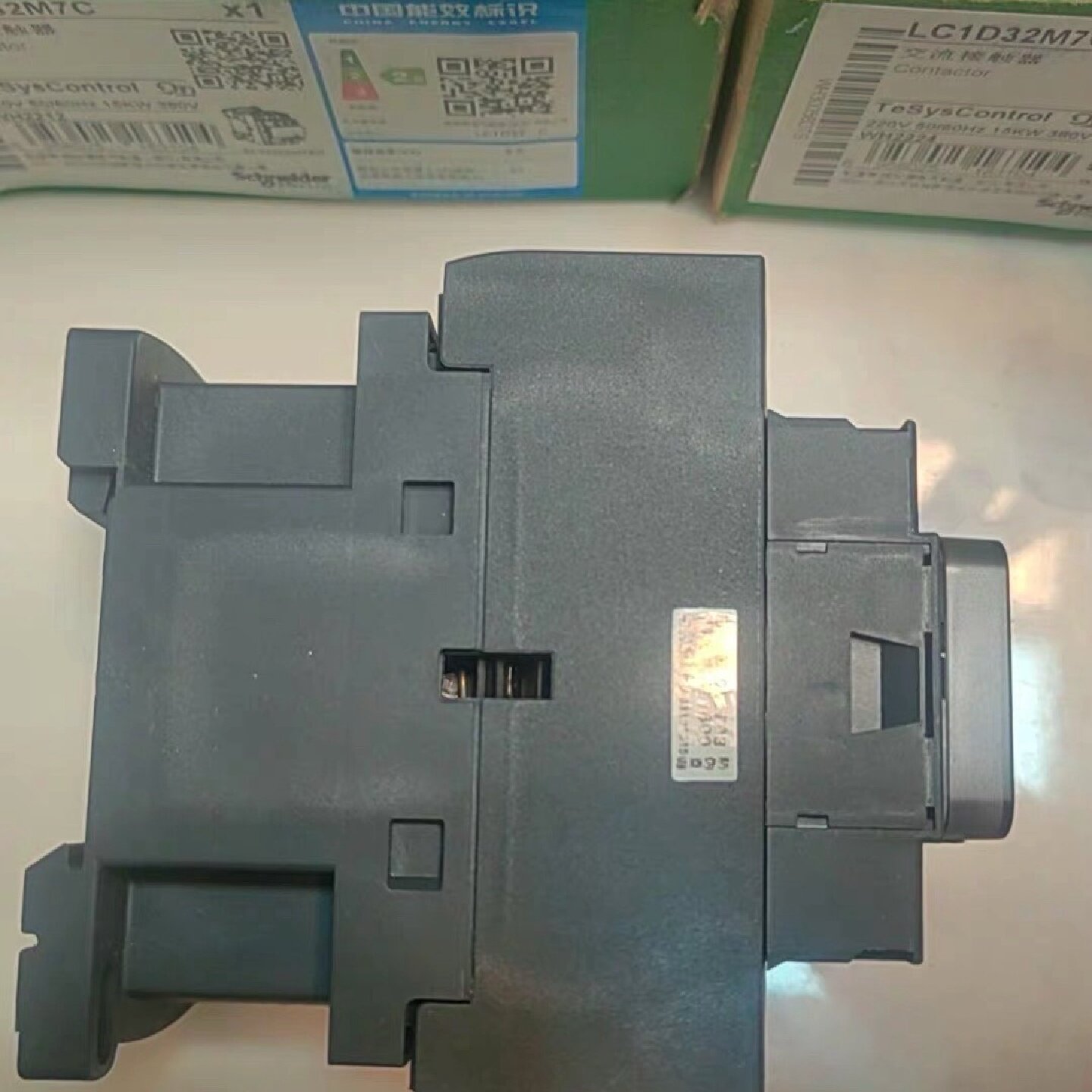施耐德（交流接触器）LC1D32M7C，线圈电压220V 全--议价商品