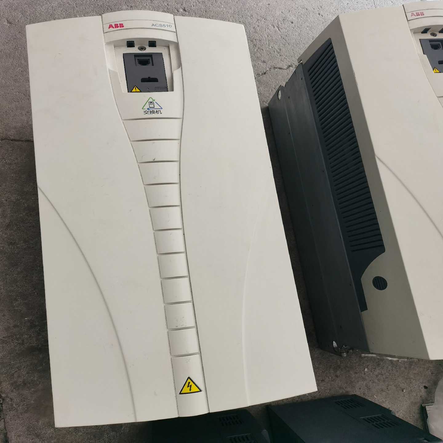 ABB变频器，拆机包好，正常使用，成色漂亮，实图拍摄，有意者