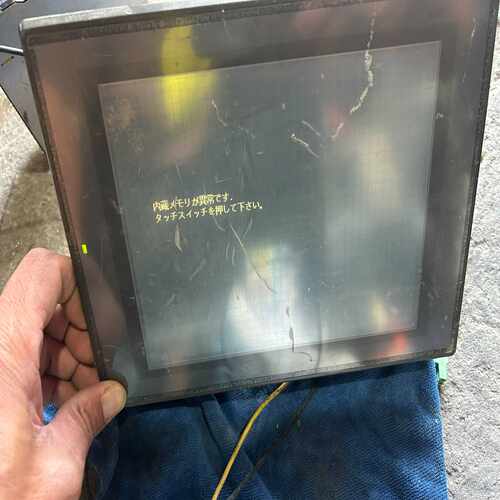 基恩士VT2-8TB，货如图，设备上拆下，上电触摸正常询价