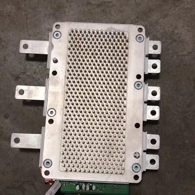 拆机模块FS820R08A6P2LB成色漂亮。实物图拍摄。模--议价商品