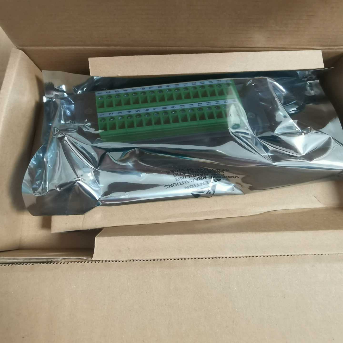 询价浙大中控端子，XP520，开封，顺丰。1个。