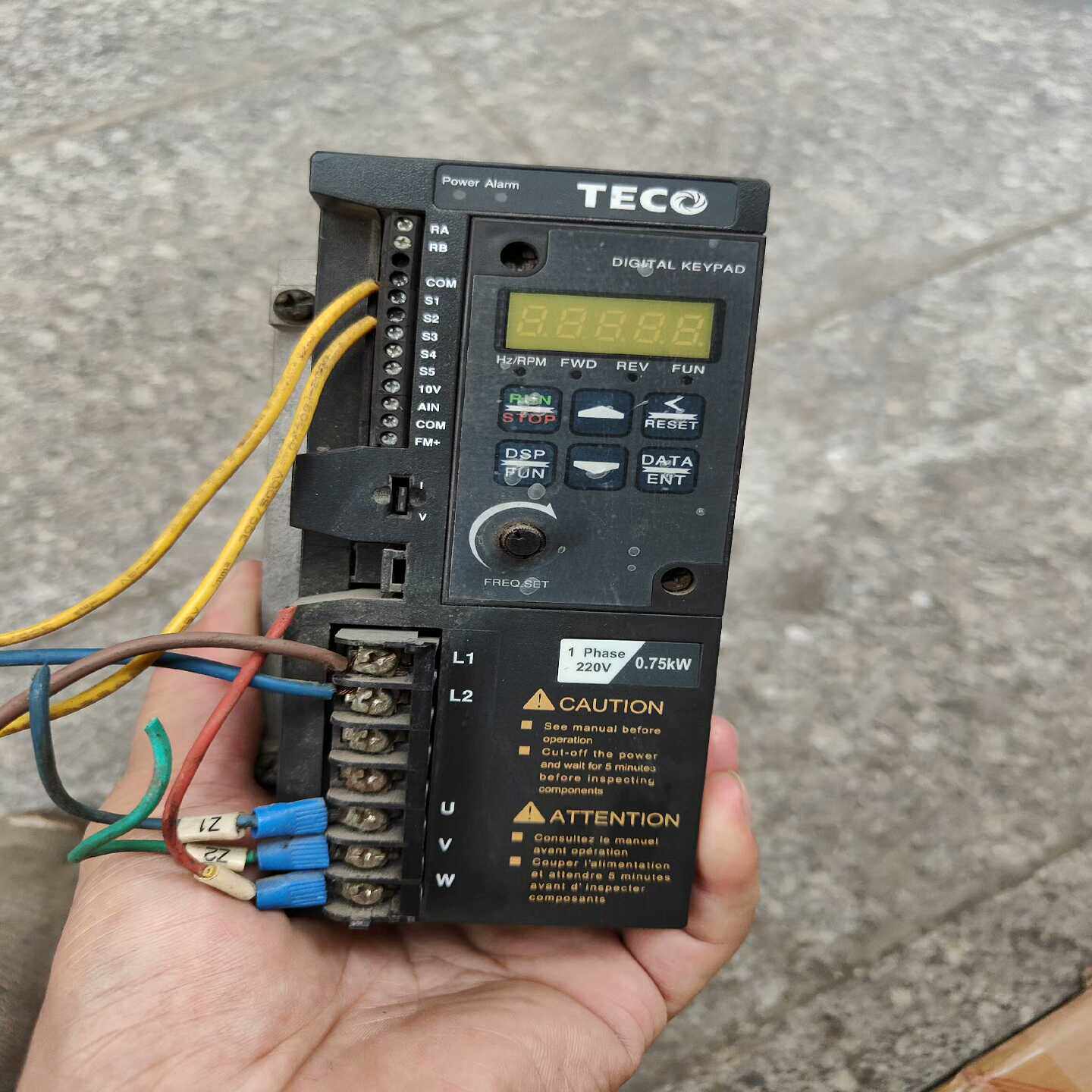 东变频器型号：S317-201-H1D,