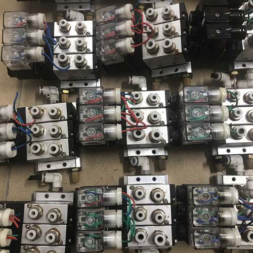 电磁阀4V210-08，24v，4.8w，多个，牌子随机发，~询价