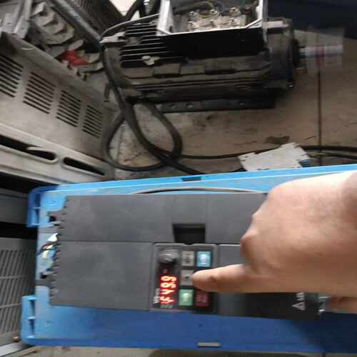 变频器VFD055E43A，5.5KW380V，原装拆