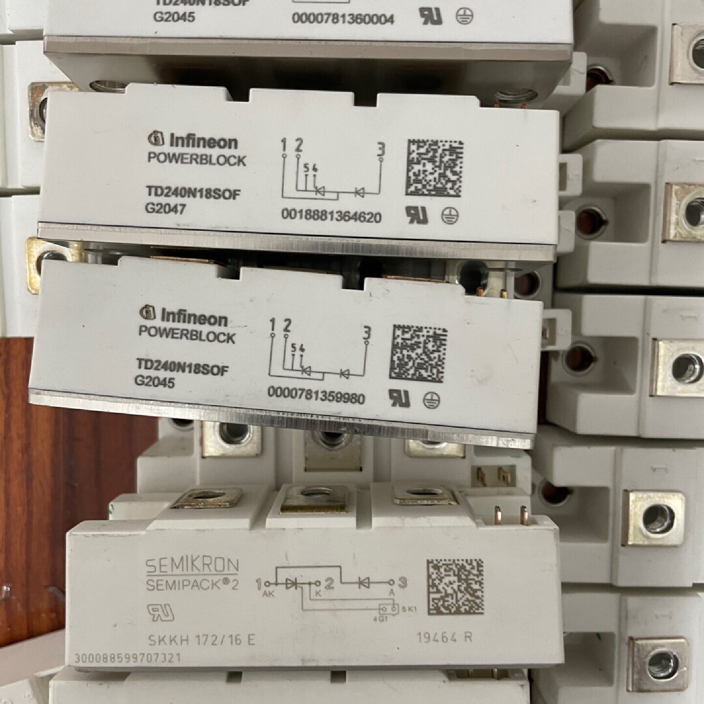 英飞凌TD240N18SOF可控硅模块机器得单-询图片