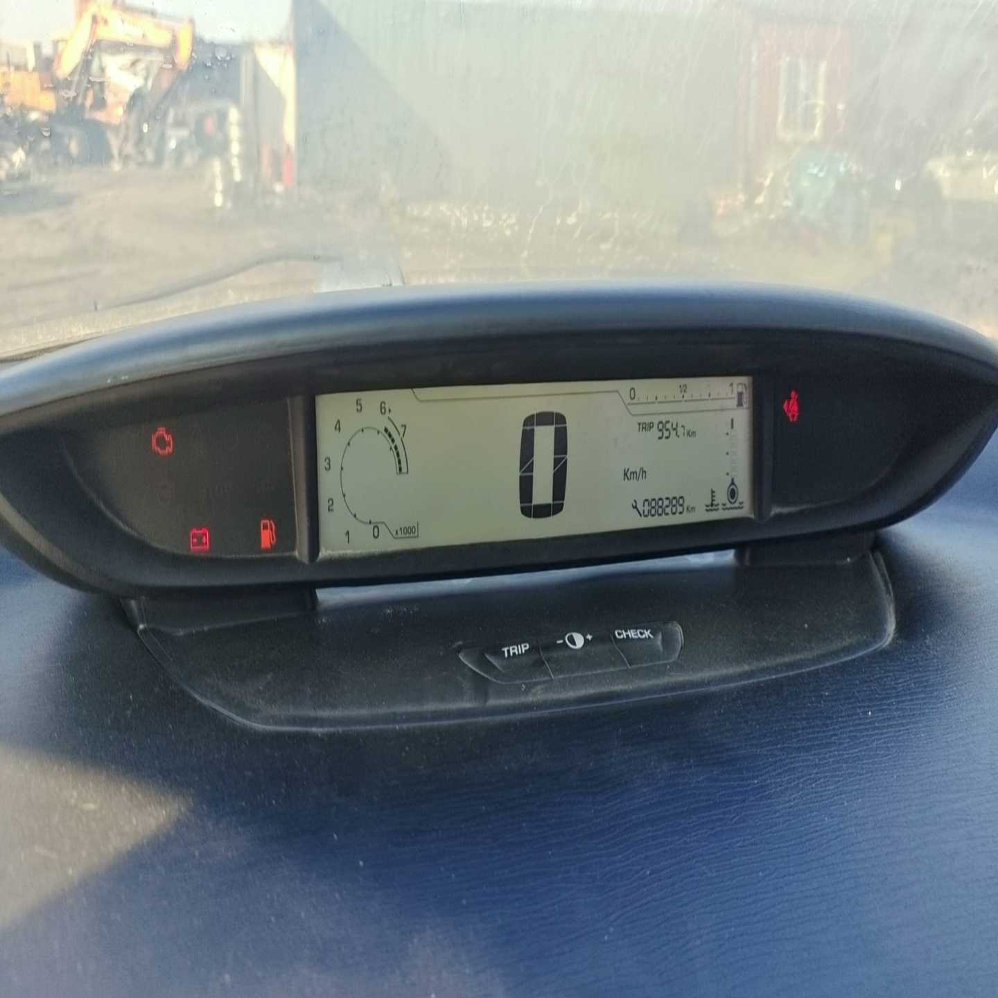 雪铁龙世嘉仪表总成12款世嘉仪表盘雪铁龙世嘉仪表盘，新款老款--