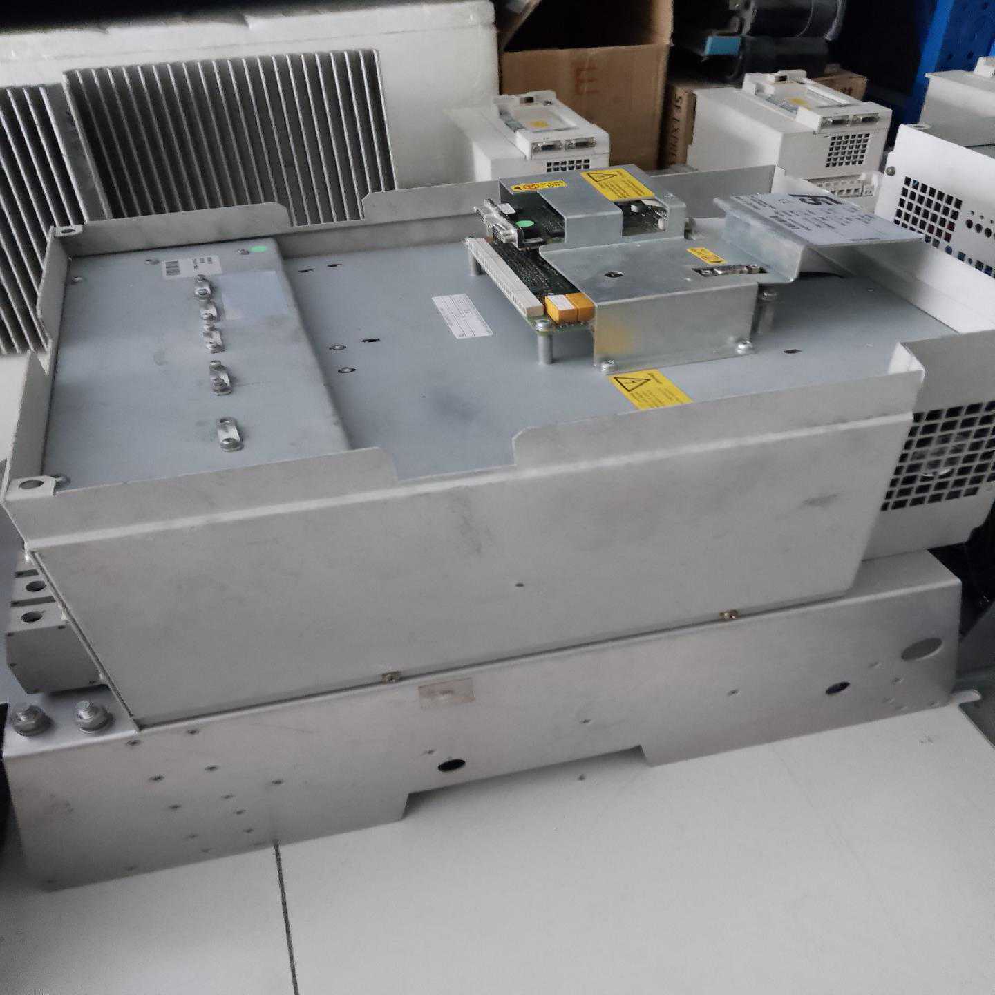 LGLS变频器SV022iC5一1，220V功率2、2千瓦正【落红设备】