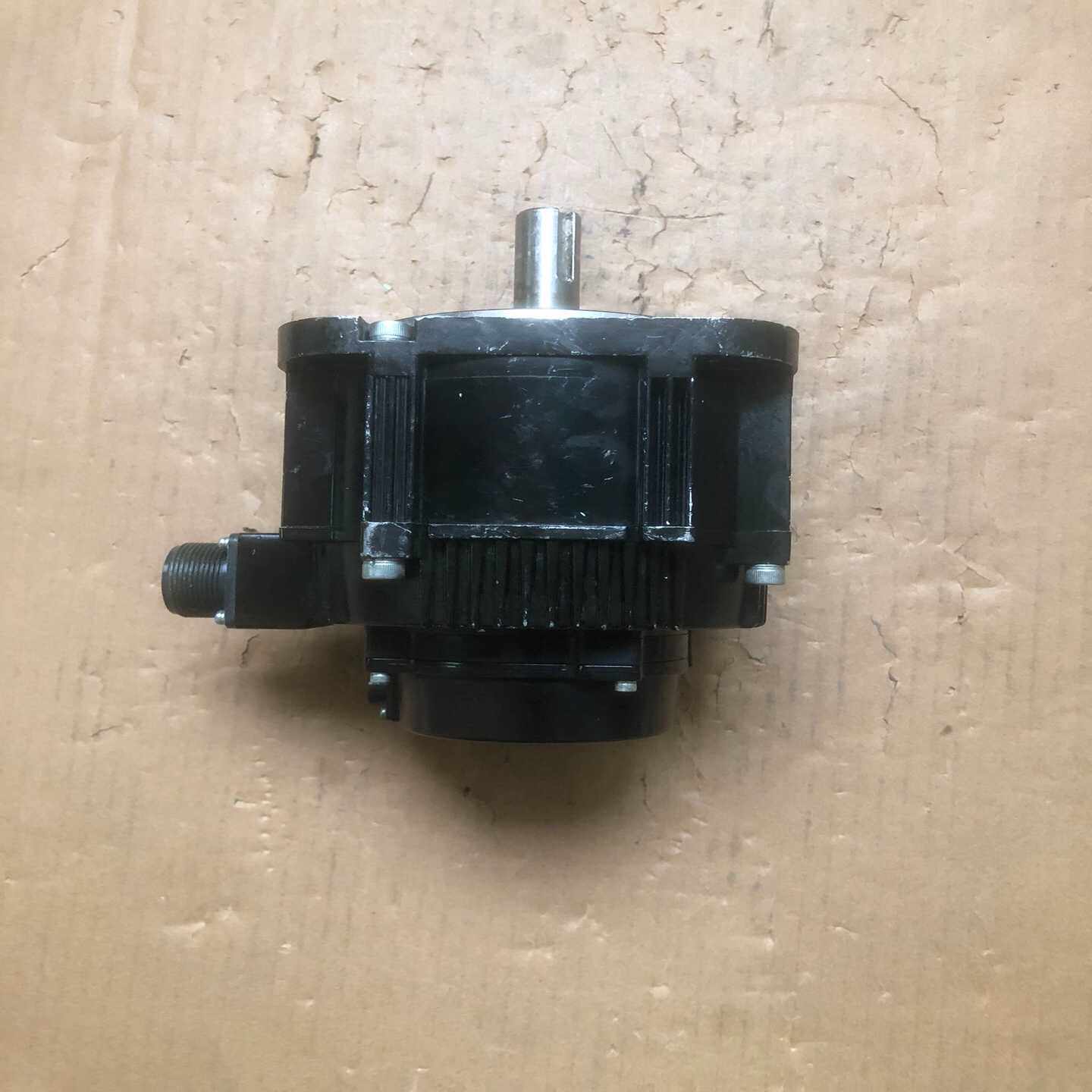 议价安川伺服，USGM7G-09A7C61,功能包好，成色如图。标维修/现货