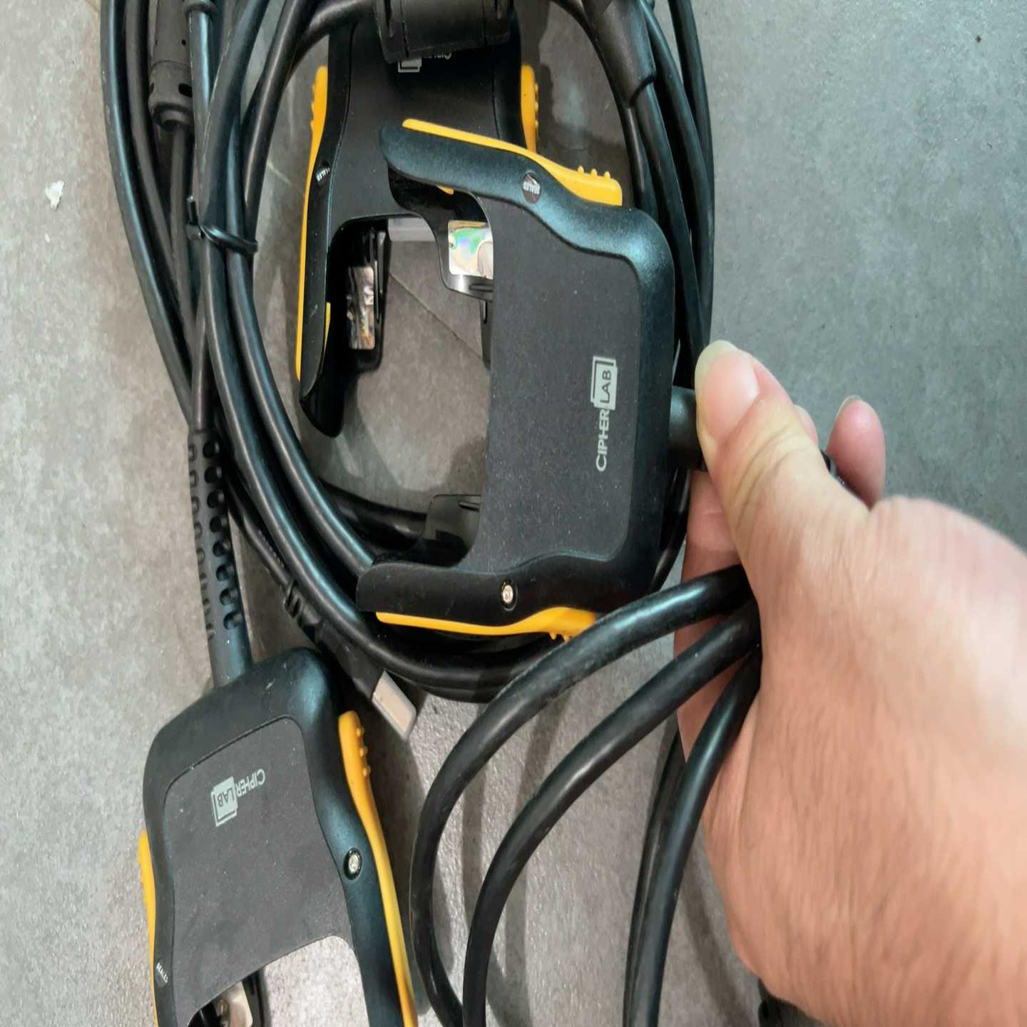 询价欣技SNP-9700-USB卡扣式通信充电器，一共有三个九成