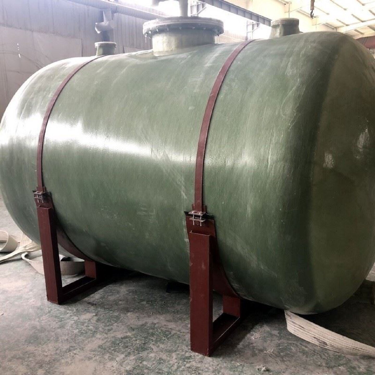 玻璃钢立式卧式储罐工业罐防腐盐酸搅拌罐化工容器运输罐消防水罐图片