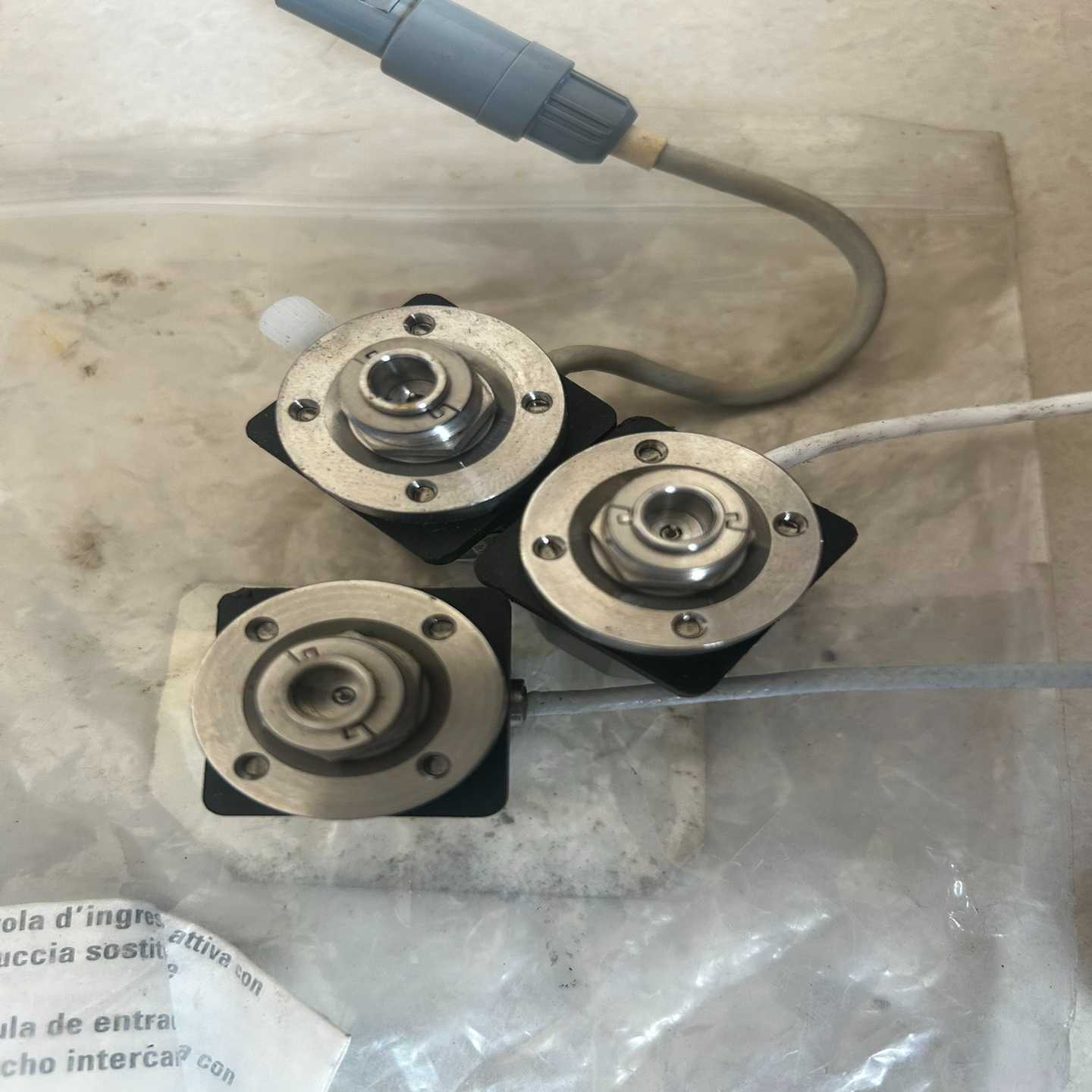 议价安捷伦主动阀112-60010成色如图