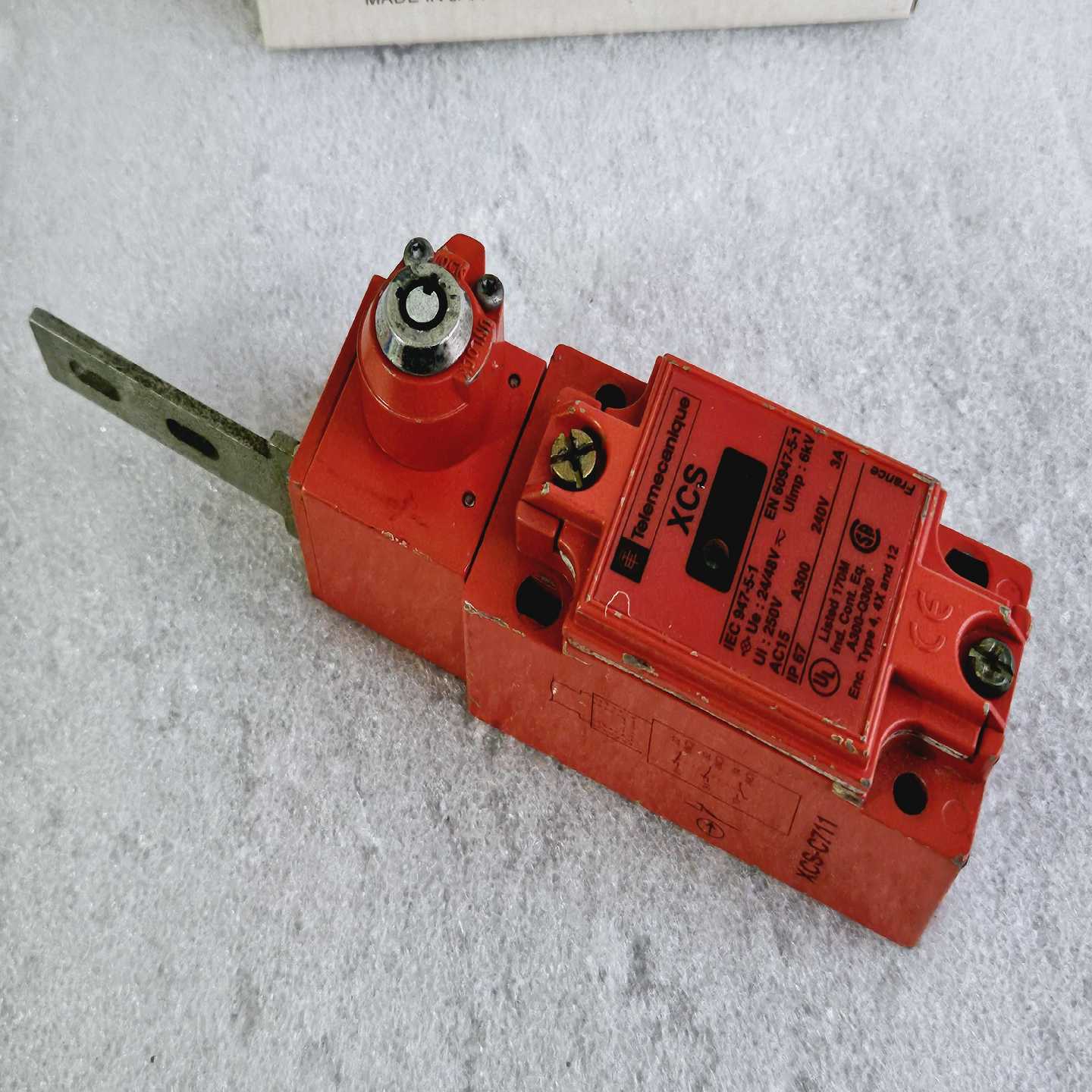 原装库存施耐德安全开关XCS-C7113NC（3常闭）数议价