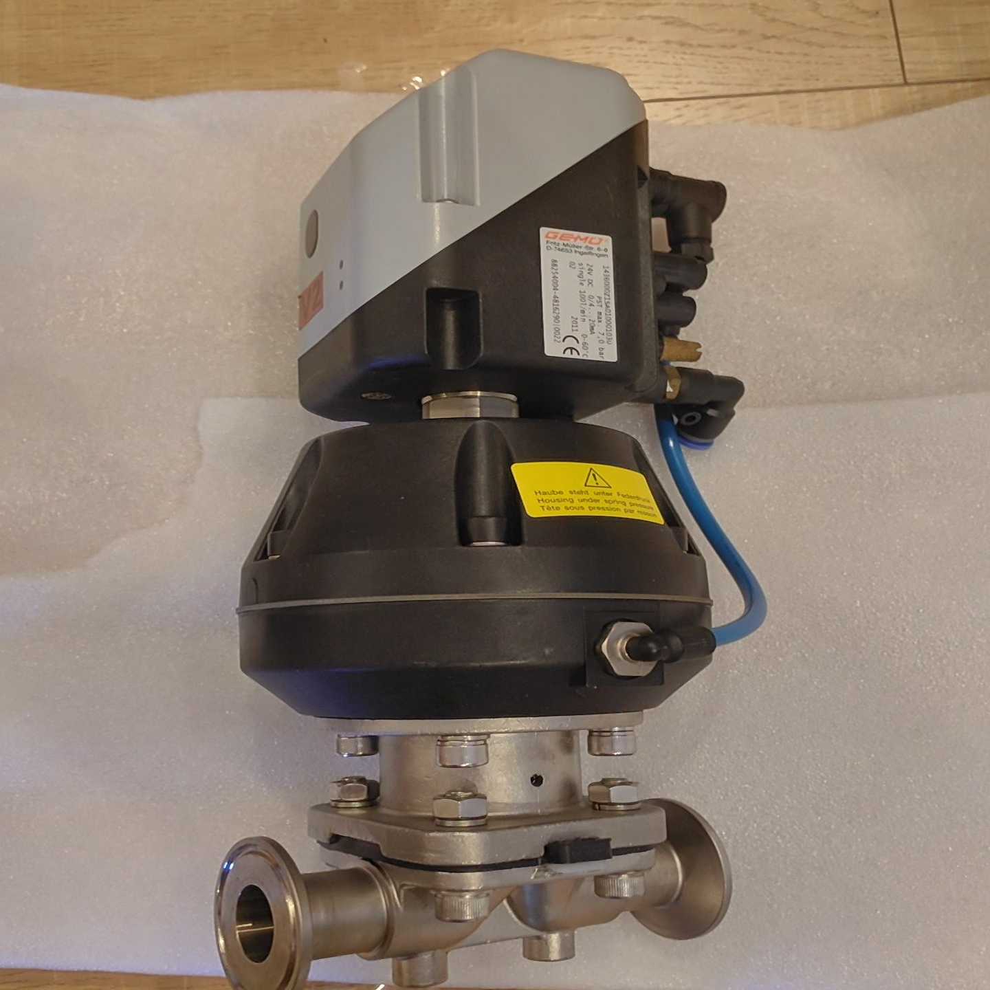 盖米GEMU气动阀，带定位器整套出售，9成新，正常使用。型号--议