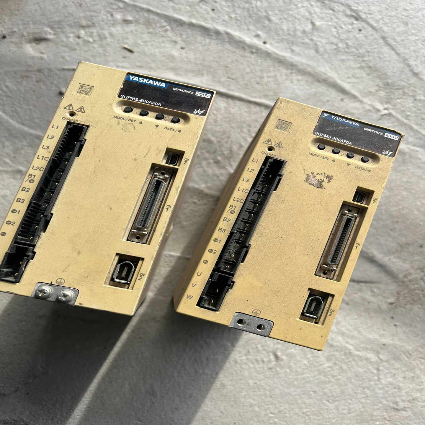 询价~安川伺服驱动器sgpms-6r0ap0a，有好多个，无线