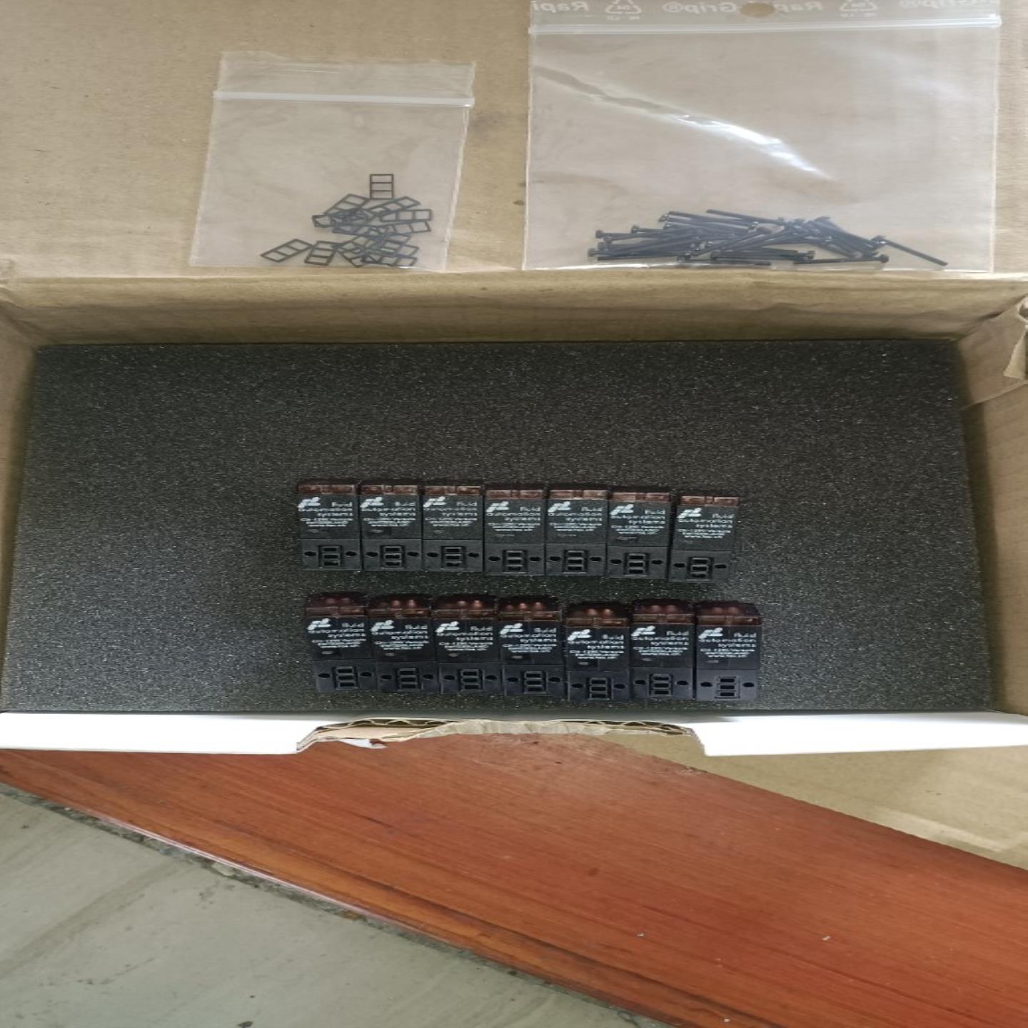 售前询价fluid CH-1290 11-211PI060H1 1111  24V DC 1W 全新原