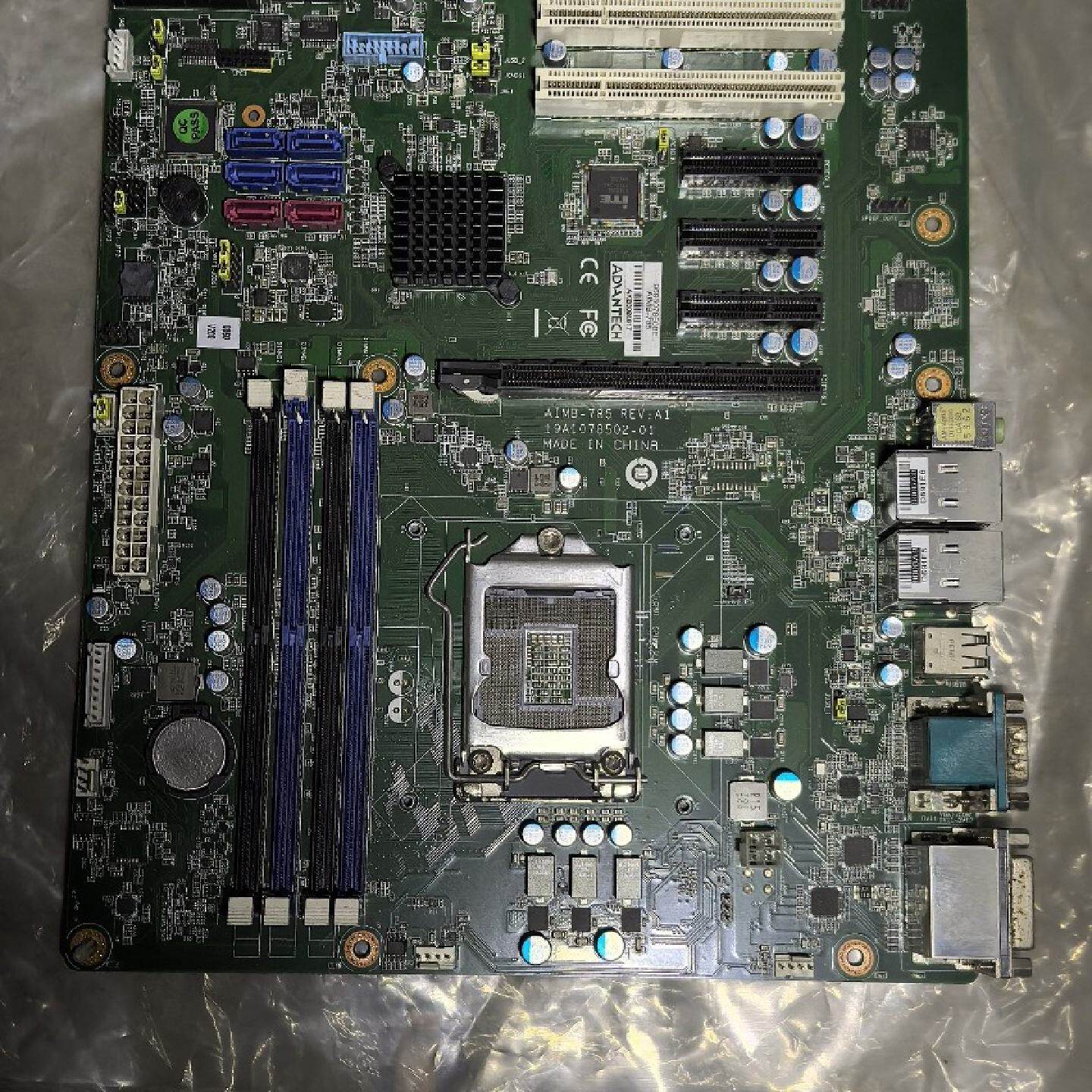 AIMB785研华工控主板成色很漂亮上面有点灰