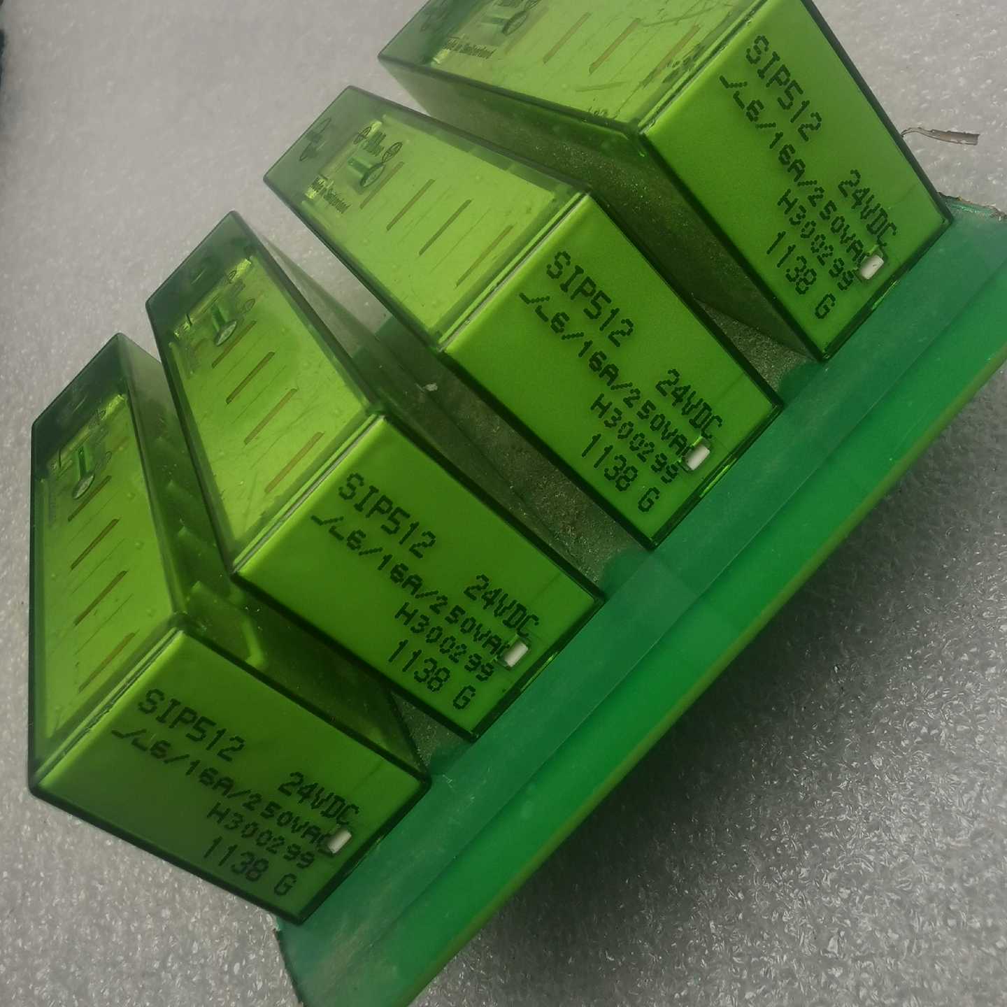 带板瑞士安全继电器SIP512-24VDC  SIR552-~询价