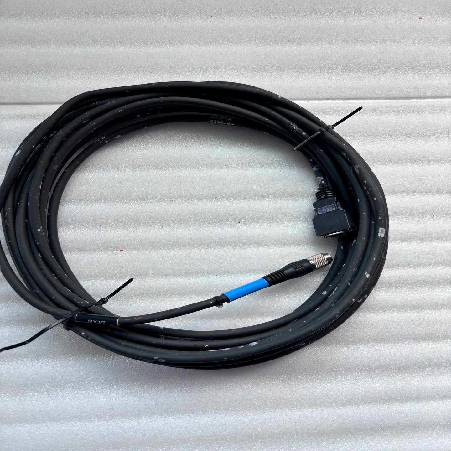 KEYENCE基恩士信号线型号CB-A10，成色有点脏无破损--议价商品